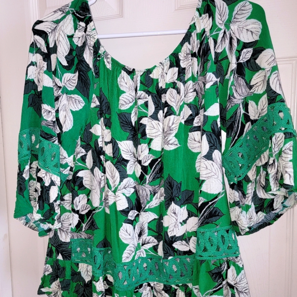 Pretty green floral blouse